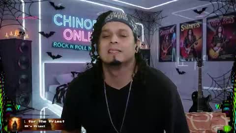 Snapshot of chinoroz chatting on 10/25/25, 06:02 Enrique online show from 10/25/25, 06:02