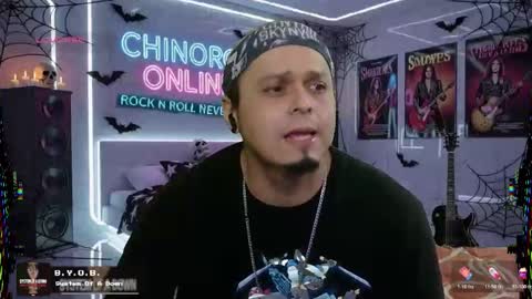 Snapshot of chinoroz chatting on 10/27/25, 06:56 Enrique online show from 10/27/25, 06:56