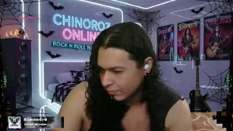 Snapshot of chinoroz chatting on 10/28/25, 07:01 Enrique online show from 10/28/25, 07:01