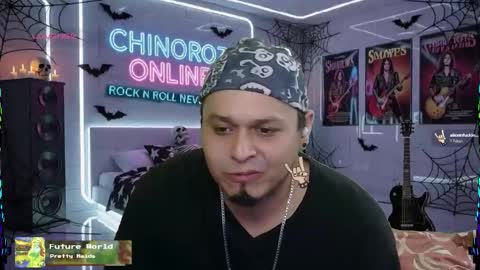 Snapshot of chinoroz chatting on 10/28/25, 07:05 Enrique online show from 10/28/25, 07:05