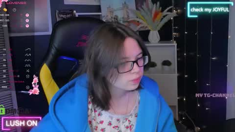 Snapshot of chio_mio chatting on 09/21/25, 02:02 chio_mio online show from 09/21/25, 02:02