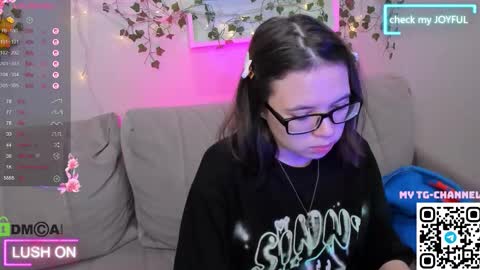 Snapshot of chio_mio chatting on 09/24/25, 02:15 chio_mio online show from 09/24/25, 02:15