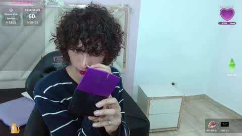 Snapshot of chipi_tay chatting on 10/31/25, 11:44 chipi_tay online show from 10/31/25, 11:44