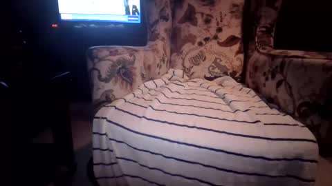 Snapshot of chippy70 chatting on 11/15/25, 08:55 chippy70 online show from 11/15/25, 08:55