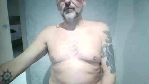 Snapshot of chippy70 chatting on 01/12/26, 04:39 chippy70 online show from 01/12/26, 04:39