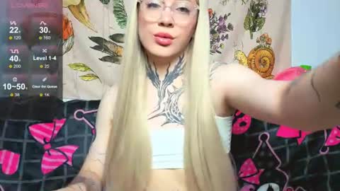 Chloe INDEPENDENT MODEL online show from 06/15/26, 07:05