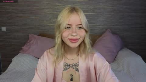 Snapshot of chloe_1dream chatting on 06/07/26, 02:48 Chloe online show from 06/07/26, 02:48