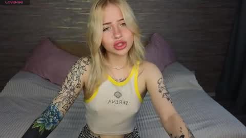 Snapshot of chloe_1dream chatting on 06/08/26, 12:49 Chloe online show from 06/08/26, 12:49