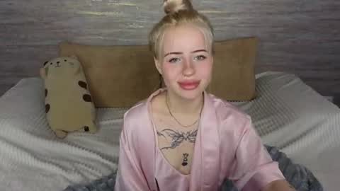 Snapshot of chloe_1dream chatting on 06/11/26, 09:46 Chloe online show from 06/11/26, 09:46