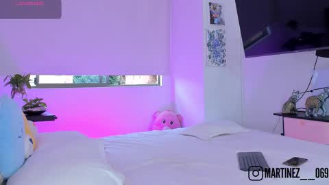 Snapshot of chloe__daviss chatting on 10/17/25, 10:12 CHLOE online show from 10/17/25, 10:12