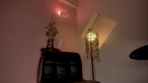 chloe_cooperr online show from 10/18/25, 12:24