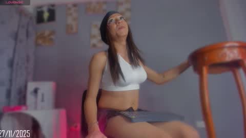 chloe_cooperr online show from 11/28/25, 03:31