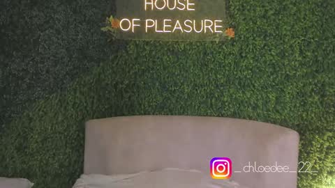 Chloe online show from 10/03/25, 12:57