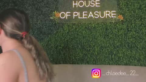 Chloe online show from 10/06/25, 12:13