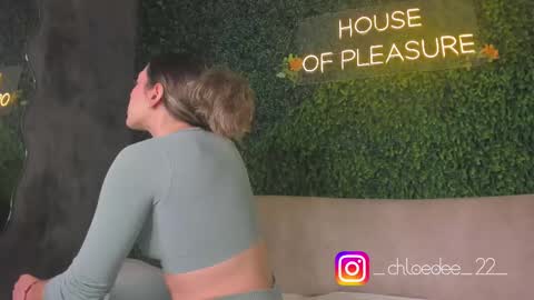 Chloe online show from 10/11/25, 12:36