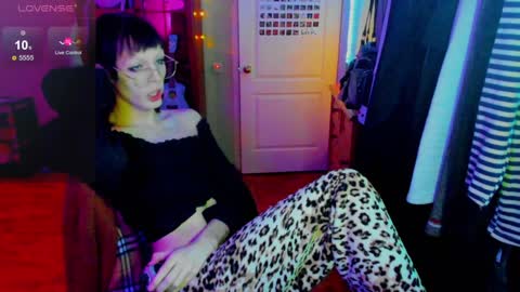 Chloe-Lorelei online show from 01/07/25, 09:50