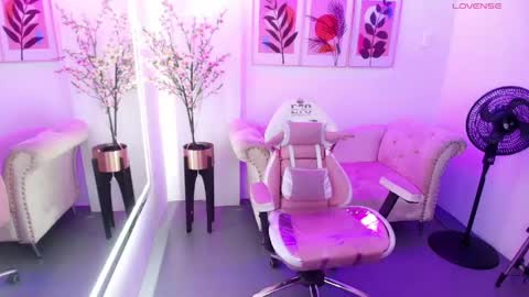 Snapshot of chloe_meoww chatting on 05/22/26, 12:00 Chloe online show from 05/22/26, 12:00