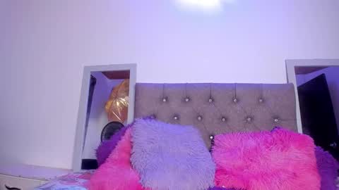 Snapshot of chloe_moretz_1 chatting on 03/01/25, 04:44 Chloe online show from 03/01/25, 04:44