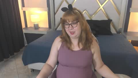 chloe_prg online show from 12/17/25, 02:01