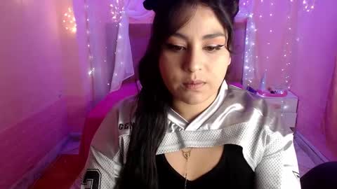 Snapshot of chloe_smith5 chatting on 09/17/25, 01:57 chloe_smith5 online show from 09/17/25, 01:57