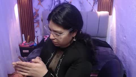 Snapshot of chloe_smith5 chatting on 11/18/25, 01:15 chloe_smith5 online show from 11/18/25, 01:15