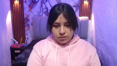 Snapshot of chloe_smith5 chatting on 11/19/25, 01:11 chloe_smith5 online show from 11/19/25, 01:11