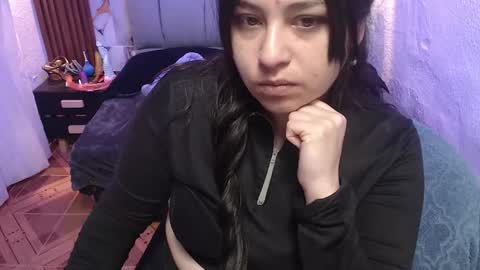 Snapshot of chloe_smith5 chatting on 11/22/25, 01:21 chloe_smith5 online show from 11/22/25, 01:21