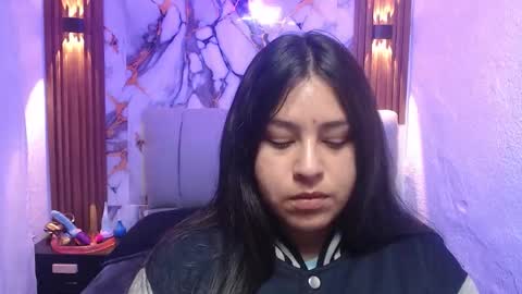 Snapshot of chloe_smith5 chatting on 11/24/25, 01:11 chloe_smith5 online show from 11/24/25, 01:11