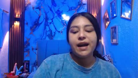 chloe_smith5 online show from 03/19/26, 01:15