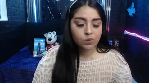 chloe_smith5 online show from 06/04/26, 02:23
