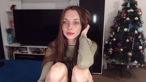 Snapshot of chloe_sunny chatting on 12/26/24, 11:54 Chloe online show from 12/26/24, 11:54
