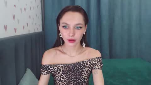 Snapshot of chloe_sunny chatting on 10/28/25, 02:31 Chloe online show from 10/28/25, 02:31