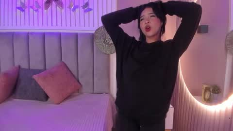 Snapshot of chloe_watson_ chatting on 09/21/25, 03:30 online show from 09/21/25, 03:30