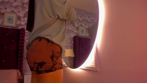 Snapshot of chloe_watson_ chatting on 09/24/25, 02:37 online show from 09/24/25, 02:37