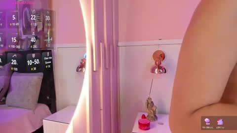 Snapshot of chloe_watson_ chatting on 11/19/25, 07:58 online show from 11/19/25, 07:58