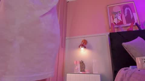 Snapshot of chloe_watson_ chatting on 11/29/25, 08:34 online show from 11/29/25, 08:34