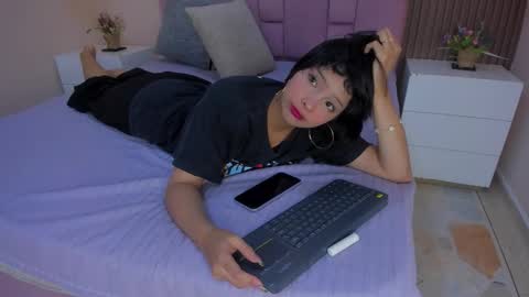 Snapshot of chloe_watson_ chatting on 12/05/25, 02:03 online show from 12/05/25, 02:03