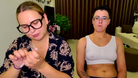 Eva and Sandra online show from 05/09/26, 06:35