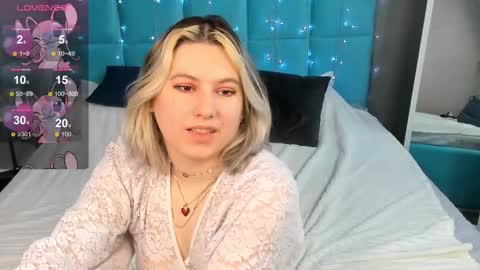 Snapshot of chloebloss0m chatting on 02/11/25, 02:02 Boni online show from 02/11/25, 02:02
