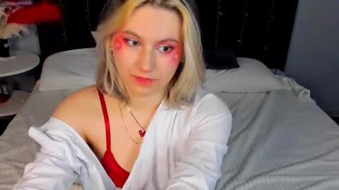 Snapshot of chloebloss0m chatting on 02/14/25, 11:10 Boni online show from 02/14/25, 11:10