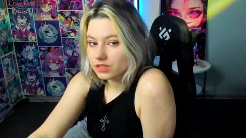Snapshot of chloebloss0m chatting on 02/19/25, 07:39 Boni online show from 02/19/25, 07:39