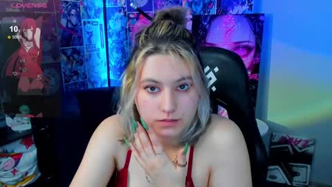 Snapshot of chloebloss0m chatting on 02/23/25, 06:39 Boni online show from 02/23/25, 06:39