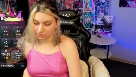 Snapshot of chloebloss0m chatting on 02/28/25, 04:31 Boni online show from 02/28/25, 04:31