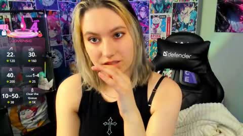 Snapshot of chloebloss0m chatting on 03/02/25, 10:03 Boni online show from 03/02/25, 10:03