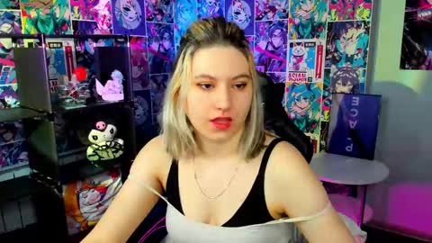 Snapshot of chloebloss0m chatting on 03/08/25, 02:55 Boni online show from 03/08/25, 02:55
