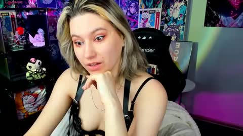 Snapshot of chloebloss0m chatting on 03/09/25, 03:01 Boni online show from 03/09/25, 03:01