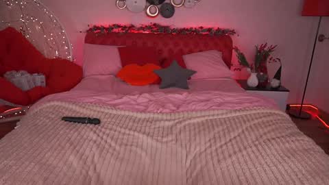 chloebright online show from 12/23/24, 12:14