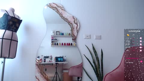 Snapshot of chloebritto chatting on 12/19/24, 05:29 cloe online show from 12/19/24, 05:29