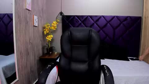 chloecampbell03 online show from 09/21/25, 01:02