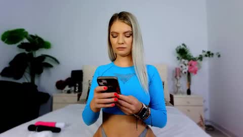 Snapshot of chloecheryy chatting on 10/01/25, 04:18 Chloe online show from 10/01/25, 04:18